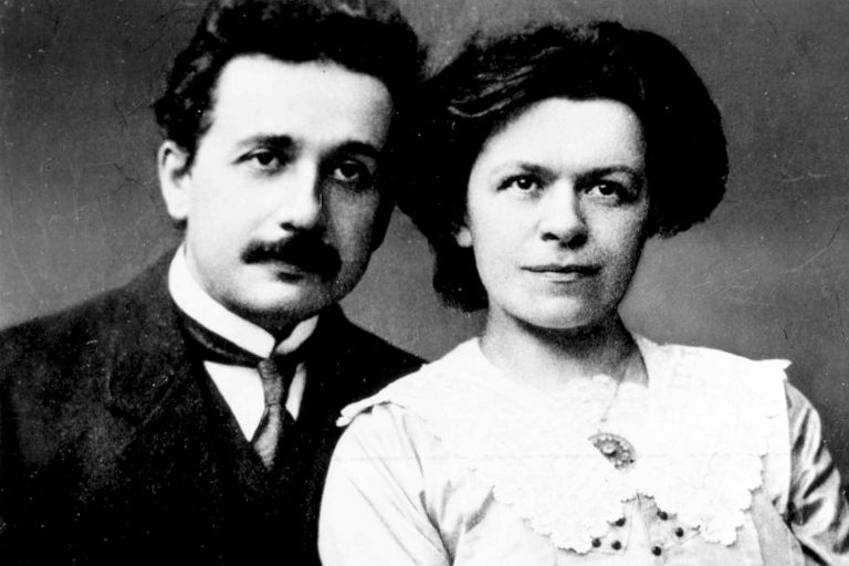 Tanınmış fizikə çevrilən Eynşteynə arvadının böyük köməyi olubmuş
