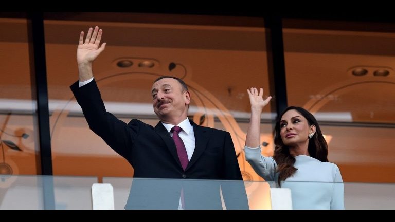 ''Prezident əlini qaldırıb nazirlərə desin ki, satın xarabanızı!''