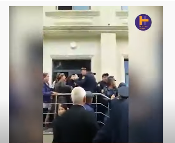 Biləsuvarda məmurlara etiraz: Mənim uşaqlarım acdır