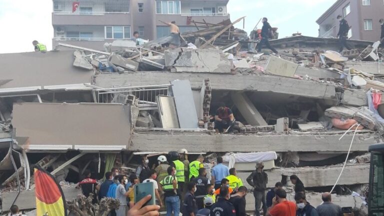 İzmir zəlzələsində həyatını itirənlərin sayı 25 nəfərə çatıb