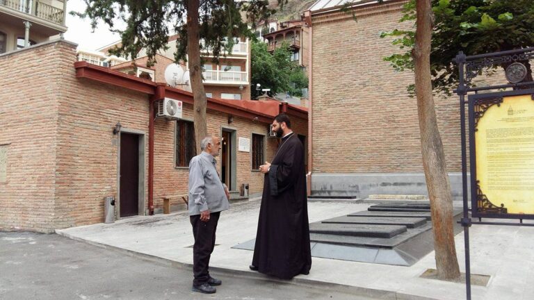 Erməni kilisəsinin həyətindəki həyat:” Bizim azərbaycanlı qonşularımızla heç bir konfliktimiz olmayıb”