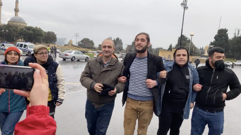 Media nümayəndələri yeni qanun layihəsinə qarşı etiraz aksiya keçirib