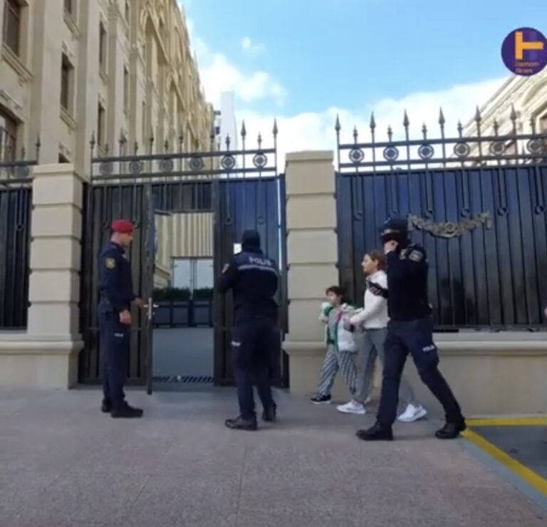 Həbs edilən mühacirin ailəsi aksiya keçirib