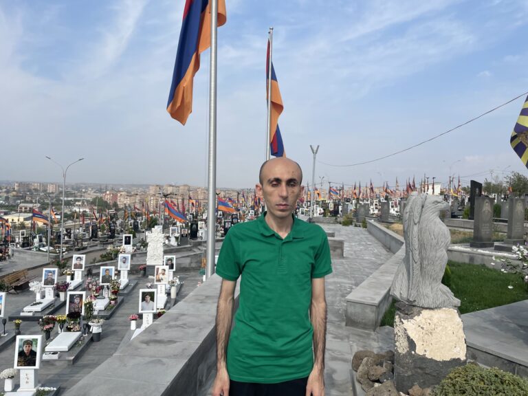 Artak Beqlaryan Ermənistana gedib