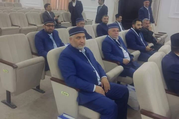 Din xadimləri vahid formaya keçiblər