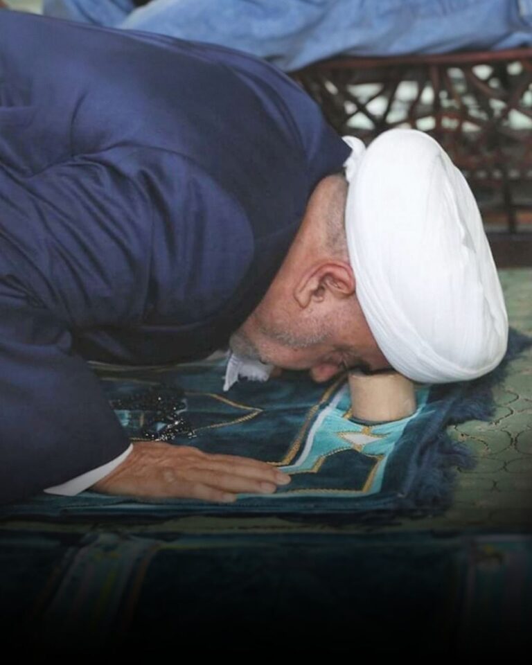 Allahşükür Paşazadənin möhürü müzakirə yaradıb