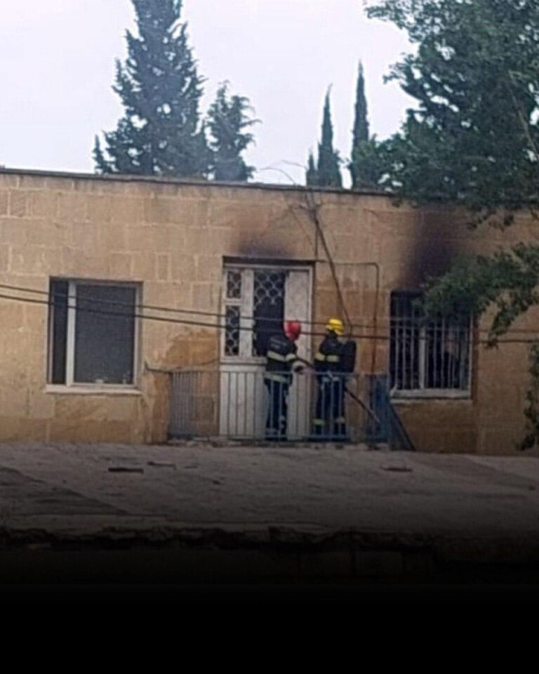 Sənəd ala bilməyən xəstə baş həkimin otağına od vurub