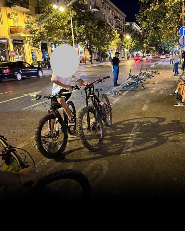 Bakıda velosipedçilər öz yollarını mühafizə edir