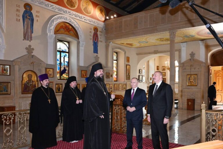 Putin Müqəddəs Mürdaşıyan Zənənlər kilisəsinin açılışını edib