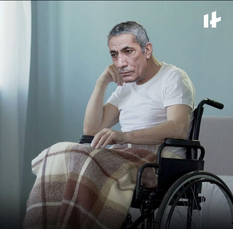 Siyavuş Novruzov əməliyyat olunub, otura bilmir