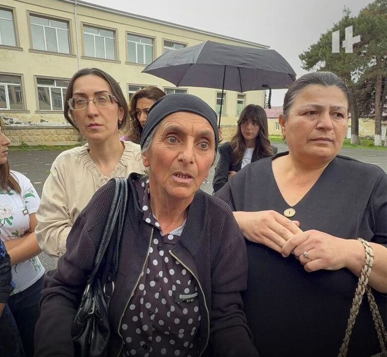 Zaqatalada məktəbin bağlanmasına etiraz aksiyası keçirilir