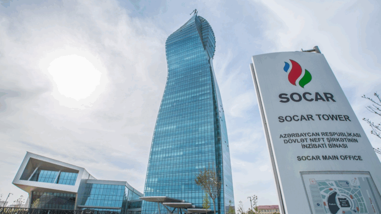 Hamını bəzər, özü lüt gəzər: SOCAR-ın xaricdə milyardlıq yatırımları və ölkədə işçi ixtisarları