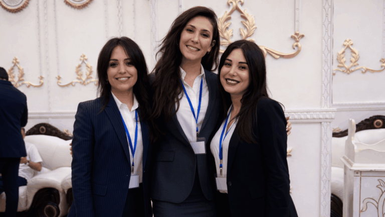 “Mənim toxumum hər yerdədir” – Təcridxana əməkdaşı qadın jurnalistlərə belə deyib