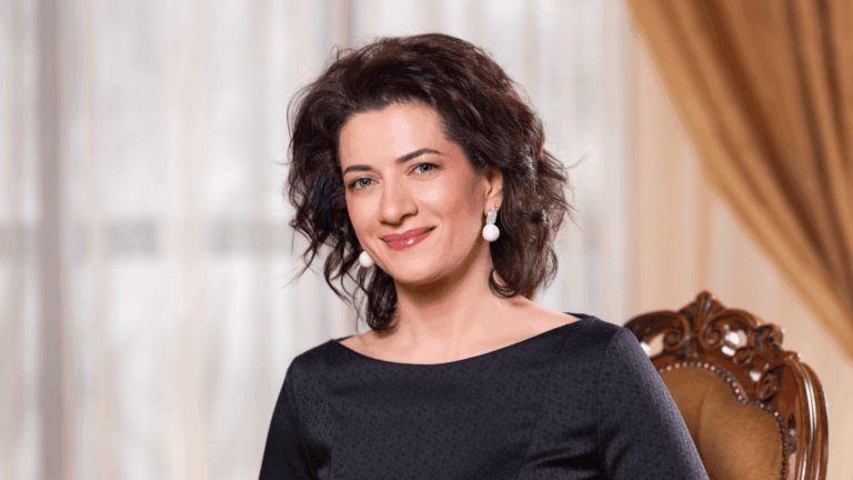 Anna Akopyan birinci xanım olduğu ərəfədə aldığı bəzi hədiyyələri hökumətə qaytarır