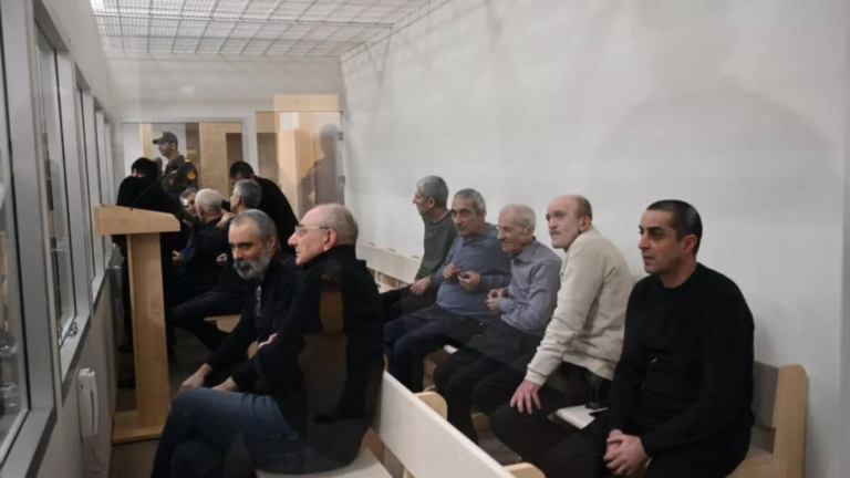 “Hraparak” qəzeti: “Bakıda saxlanılan 11 erməni məhbus Yerevana təhvil verə bilər”