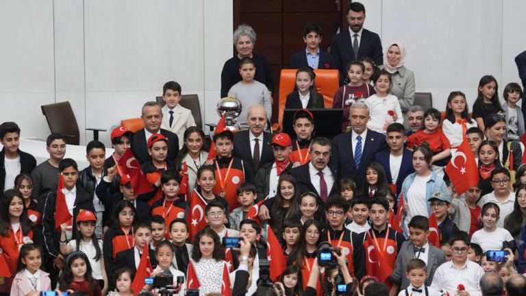 Türkiyədə 15 yaşdan aşağı uşaqlara sosial media qadağa edilib