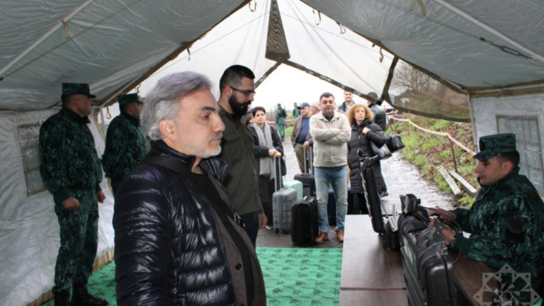 Ermənistan VC nümayəndələri quru sərhədi ilə Azərbaycana gəliblər