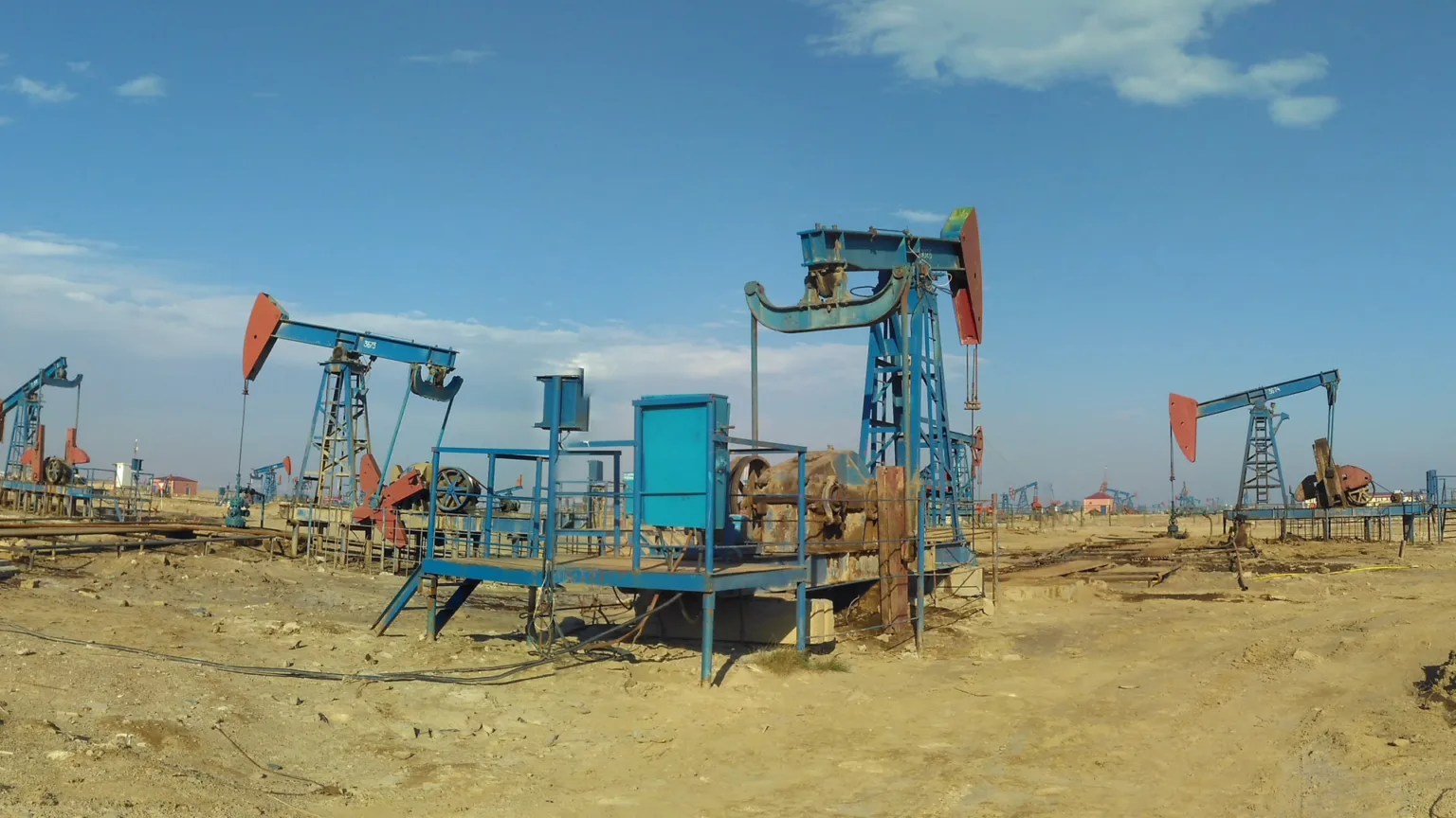 Azərbaycan nefti 122 dollara düşüb Azərbaycan nefti 122 dollara düşüb