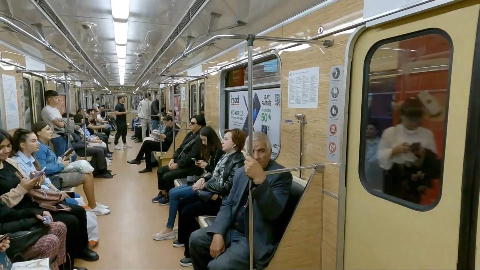 Bakı metrosunda sərnişin sayı 30 faiz azalıb Bakı metrosunda sərnişin sayı 30 faiz azalıb