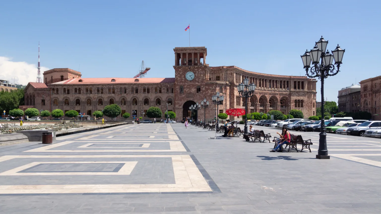 Paşinyan seçki rüşvəti paylayanları təhdid edib